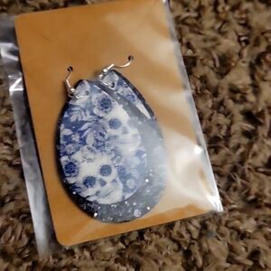 Skull earrings